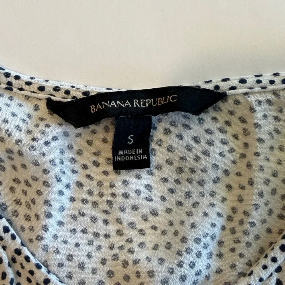 Banana Republic Polka Dot Puff Sleeve Blouse White Black Keyhole‎ Neck Small
